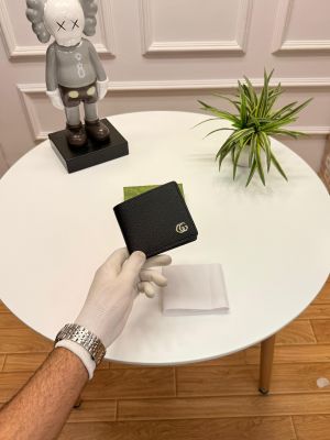 GUCCI_PREMIUM_LEATHER_WALLET_WITH_OGBOX_BUTTERPAPER_ETC_EA102