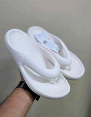 crocss MELLOW RECOVERY FLIP Flops Whites