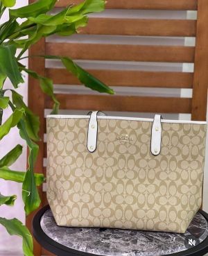 Coach_city_tote_bag_with_og_red_box_and_bill