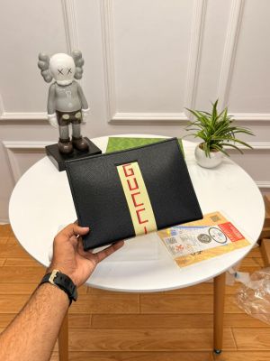 Gucci_stripe_logo_unisex_messenger_pouch_with_ogbox_etc_ea168