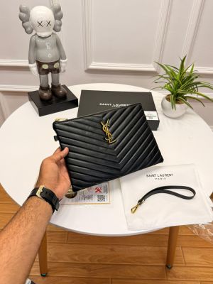 Yves_saint_laurent_ysl_embossed_womens_messenger_pouch_with_holder_ogbox_etc_ea175