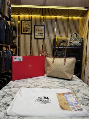 COAC_H TOTE SLING WITH ORIGINAL BOX AND DUST BAG (APRICOT) DAMAGE BOX 