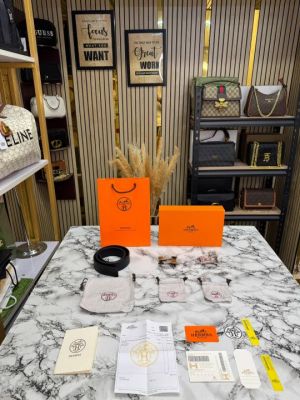 HERMES BELT COMBO  WITH CARRY BAG AND DUST BAG WITH CARD AND BILL WITH OG BOX HS-12