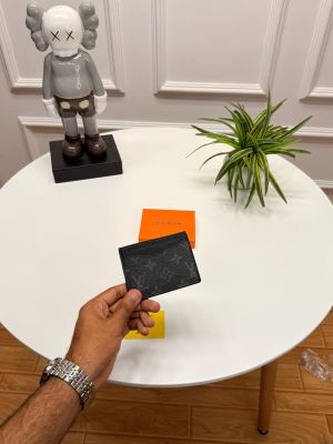 Louis_vuitton_lv_premium_card_holder_with_ogbox_and_card_ea108