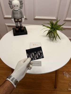 Christian_dior_premium_card_holder_with_ogbox_and_card_ea110