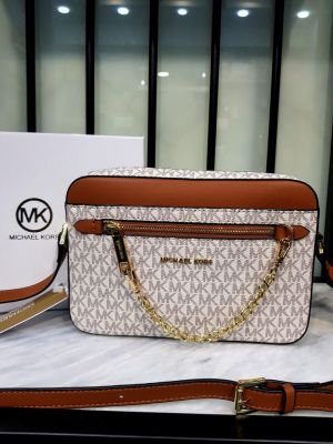 MICHAEL_KORS_JET SET CAMERA CROSSBODY WITH OG BOX AND DUST BAG 5757