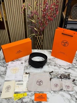 HERMES BELT COMBO  WITH CARRY BAG AND DUST BAG WITH CARD AND BILL WITH OG BOX HS-9