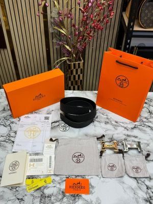 HERMES BELT COMBO  WITH CARRY BAG AND DUST BAG WITH CARD AND BILL WITH OG BOX HS-15