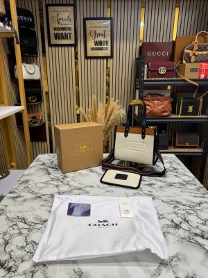 Coach_Field_Signature_Tote_Bag_In_ColorBlock_With_Og_Box_And_Dust_Bag