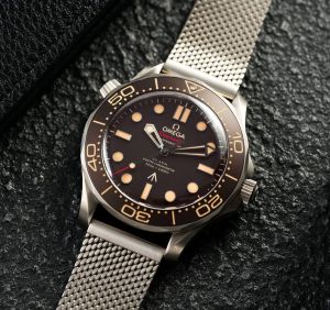 Omeg_a Seamaster Diver 300 Automatic Maroon Ring 