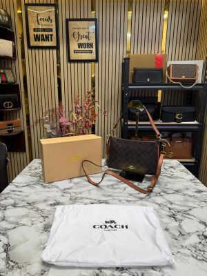 COAC_H SIGNATURE HANDBAG WITH OG BOX AND DUST BAG PREMIUM QUALITY 