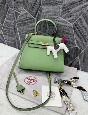 Hermes Kelly 25 Fruit Green With Dust Cover Tags Lock  key & HorseCharm Packing