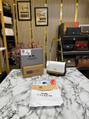 Coac_h Klare Crossbody Bag With Double Og Box And Dust Bag (White)