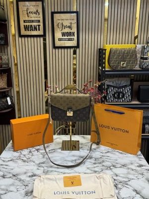 Louis_Vuitton Metis With Slightly Damage Box And Dust Bag Including CarryBag