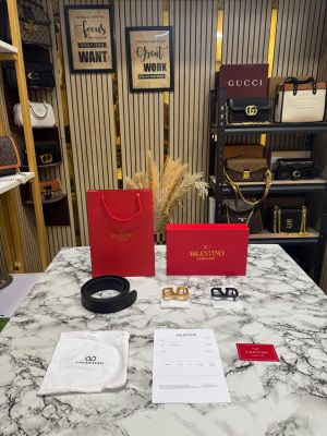 Valentino_Garavani_V-Shaped_Premium_Belt_Combo_With_Box_Dust_Bag_Includes_CarryBag_(27)