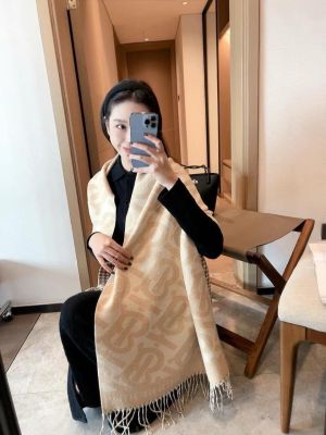 Burberry_Premium_Unisex_Woollen_Stole_withbox_5832