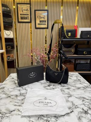 Prada_Re-edition_2005_Nylon_Premium_Quality_Shoulder_Bag_With_Box_And_Dust_Bag_(Black)