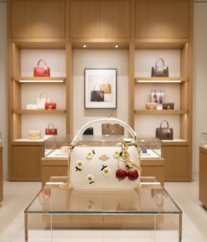 Coach_Nolita_Classy_Flowe_Patch_Sling_Bag_With_cherry_charm_dubble_box_5842