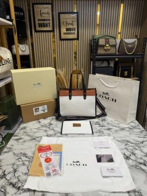 Coac_h Field Tote Bag In Colorblock With OG Double Box And Dust Bag Includes Carry bag And Shoulder Strap