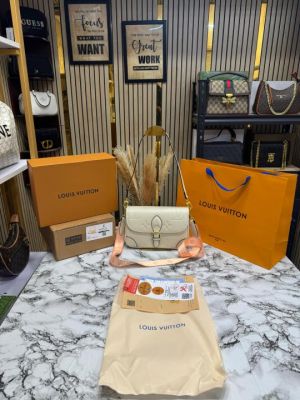 LOUIS_VUITTON MARELLINI SHOULDER BAG WITH DOUBLE OG BOX AND DUST BAG INCLUDING CARRY BAG (WHITE)