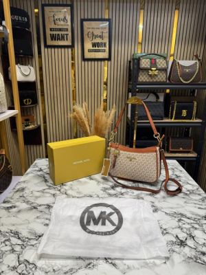 Michael_Kors Jet Set Logo Shoulder Bag With Box And Dust Bag (Beige)