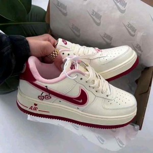 Nikee Airforce 1 Low VALENTINE S DAY WITH OG BOX 2 EXTRA BOTTLE LACE ACCESSORIES