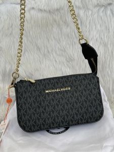 Michael_Kors_CB_Chain_Pouchette_Black_With_DustCover_CarryBag