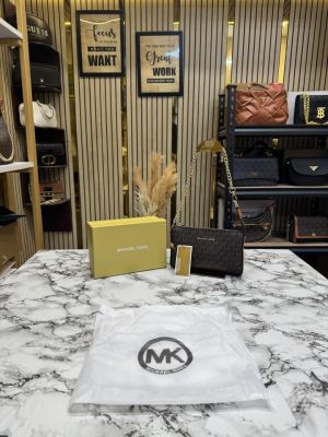 MICHAEL_KORS JET SET LEATHER POUCHETTE WITH OG BOX AND DUST BAG (1930-BROWN)