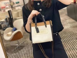 _Coach_field_22_tote_small_bag_22cm_with_og_box_(c06-off-white)
