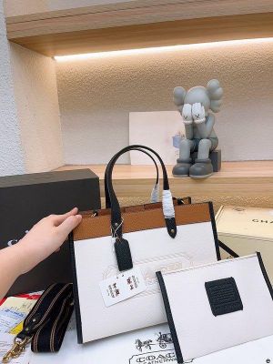 Coach_Field_30_Tote_Bag_With_utility_pouch_&-OG_box(C05-offwhite)