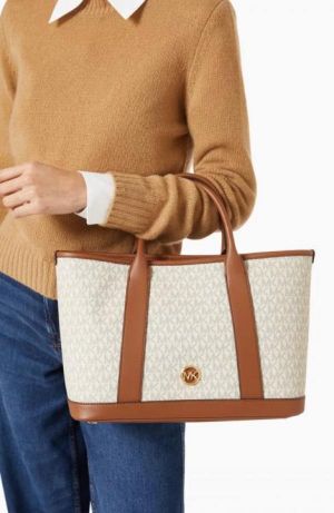 Michael_kors luisa Medium Logo with dust bag 353