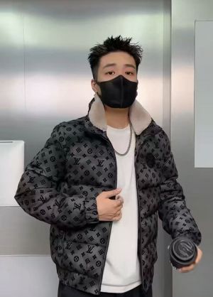 Louis.Vuitton.100%.Imported.All.Over.Embossed.Very.Premium.Heavy.Puffer.Jacket.With.Furr.Collar.CS261
