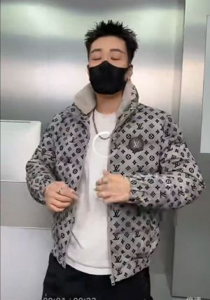 Louis.Vuitton.100%.Imported.All.Over.Embossed.Very.Premium.Heavy.Puffer.Jacket.With.Furr.Collar.CS261