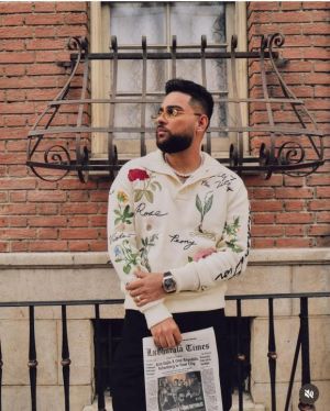 D-IOR IMPORTED CELEBRITY EDITION SWEATSHIRT CREAM