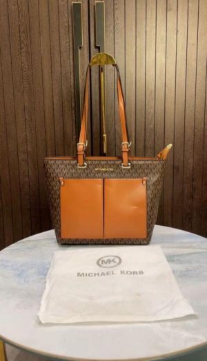 Michael_kors Jet Set Medium Logo leather Pocket Tote Bag 269
