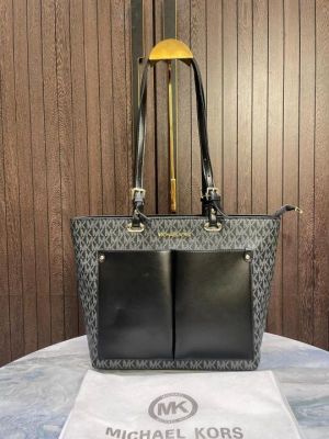 Michael_kors Jet Set Medium Logo leather Pocket Tote Bag 268