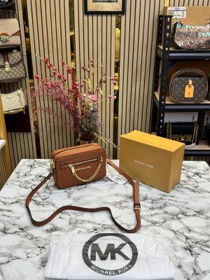 MICHAEL_KORS JET SET CAMERA CROSSBODY WITH SLING WITH OG BOX AND DUST BAG (FULL BROWN)