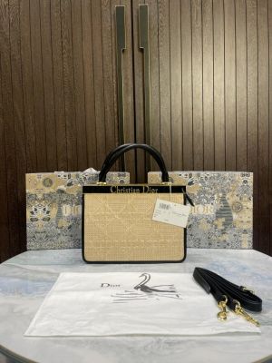 Christian Dio_R handbag with sling belt with box 690