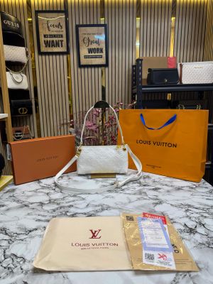 Louis_Vuitton Pochette With Box And Dust Bag Including Carry Bag (Black)