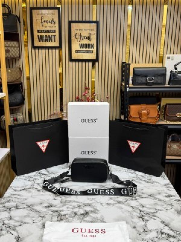GUESS LAINIE SLING WITH OG BOX AND DUST BAG INCLUDING CARRY BAG HEAVY QUALITY (BLACK)