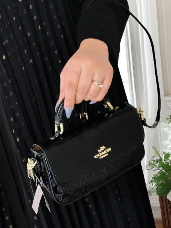 Coac_h Hailey Flap signature Bag with box 563
