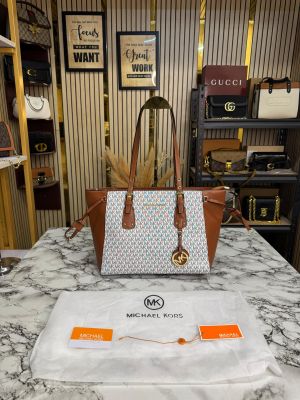 Michael_Kors Voyager Premium Quality Tote Bag With Dust Bag (Beige)