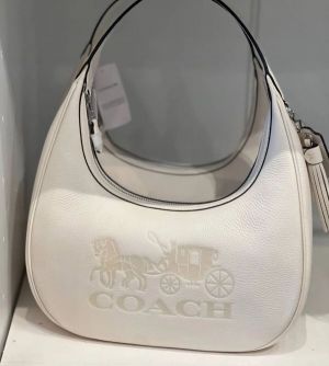 COAC_H CARMEN SHOULDER BAG IN SIGNATURE JACQUARD With folding box 192