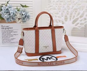 Michael_kors luisa Medium Logo with dust bag 5418