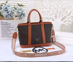 Michael_kors luisa Medium Logo with dust bag 5417