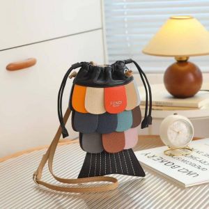 _Fendi_fish_sling_bag_with_og_box(f6015-black)