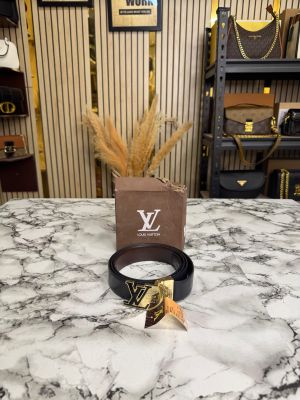 Louis_Vuitton Dual-Tone LV Initials Buckle Leather Belt (M55)