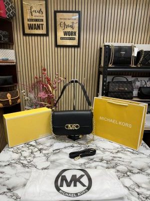 MICHAEL_KORS MK PARKER LEATHER SHOULDER BAG WITH OG BOX AND DUST BAG WITH SHOULDER STRAP WITH CARRY BAG (BLACK)