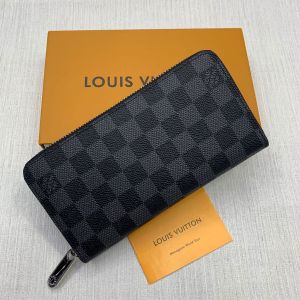 Louis_vuittion long wallet with box premium quality