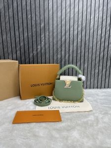 Louis_Vuitton_Capucines_Small_Shoulder_Bag_With_DoubleBox_OriginalPacking